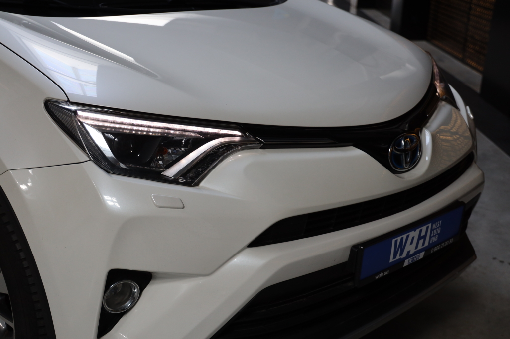 Toyota RAV4 2017 фото 6