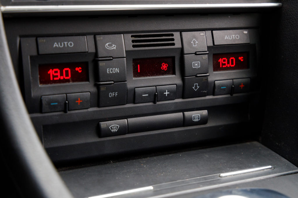 Audi A4 2005 фото 18