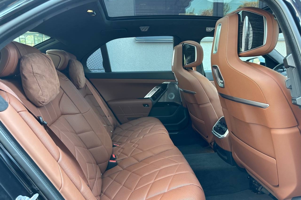 BMW 740 2023 фото 21