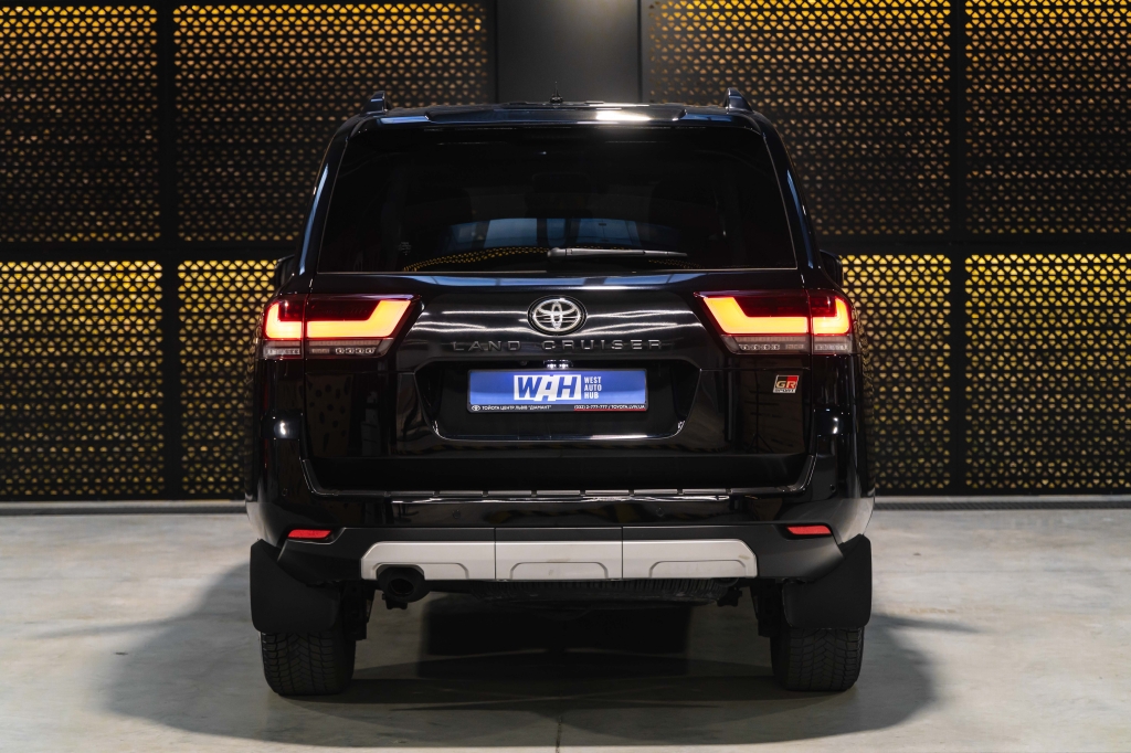 Toyota Land Cruiser GR 2023 фото 12