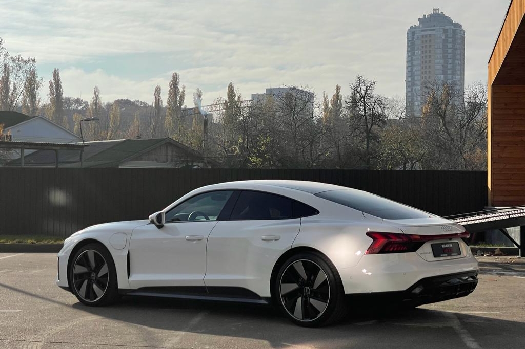Audi e-tron GT 2021 фото 2