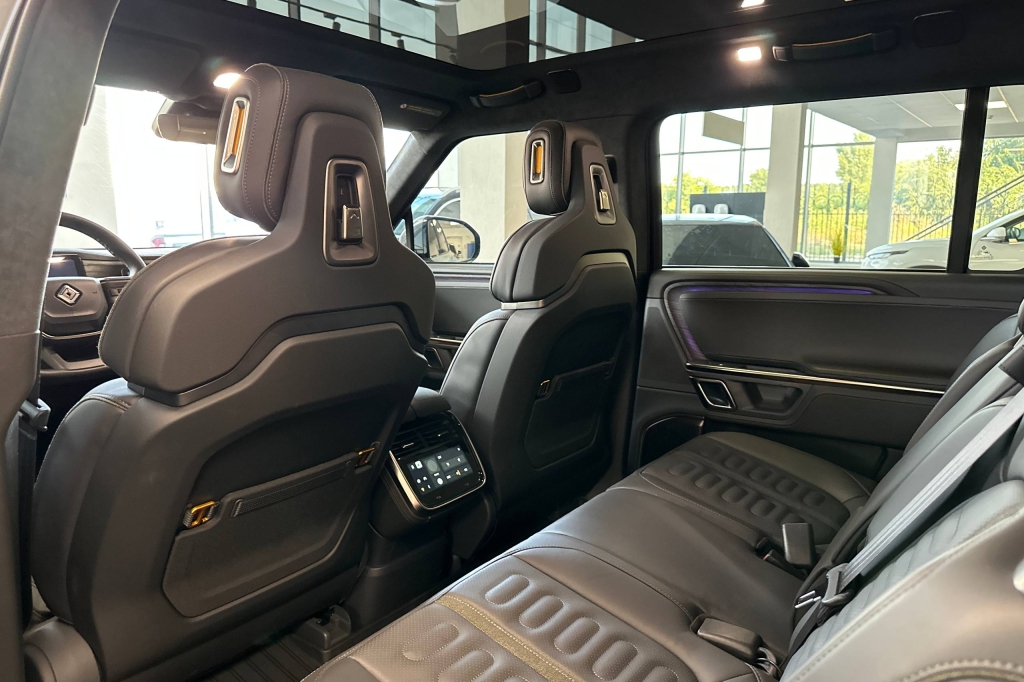 Rivian R1S 2023 photo 10