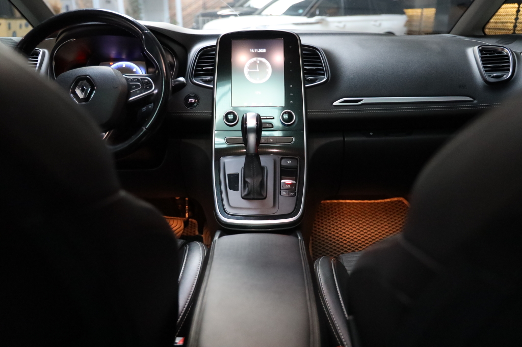 Renault Scenic 2017 фото 21