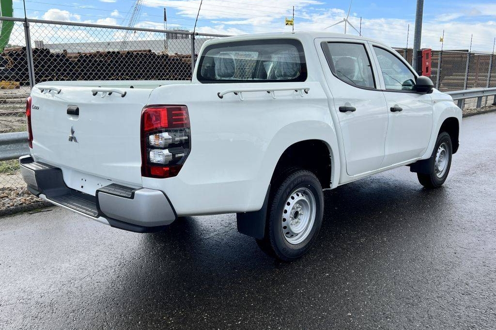 Mitsubishi L200 4x4 2.5D GL Double Cab 2023 фото 4