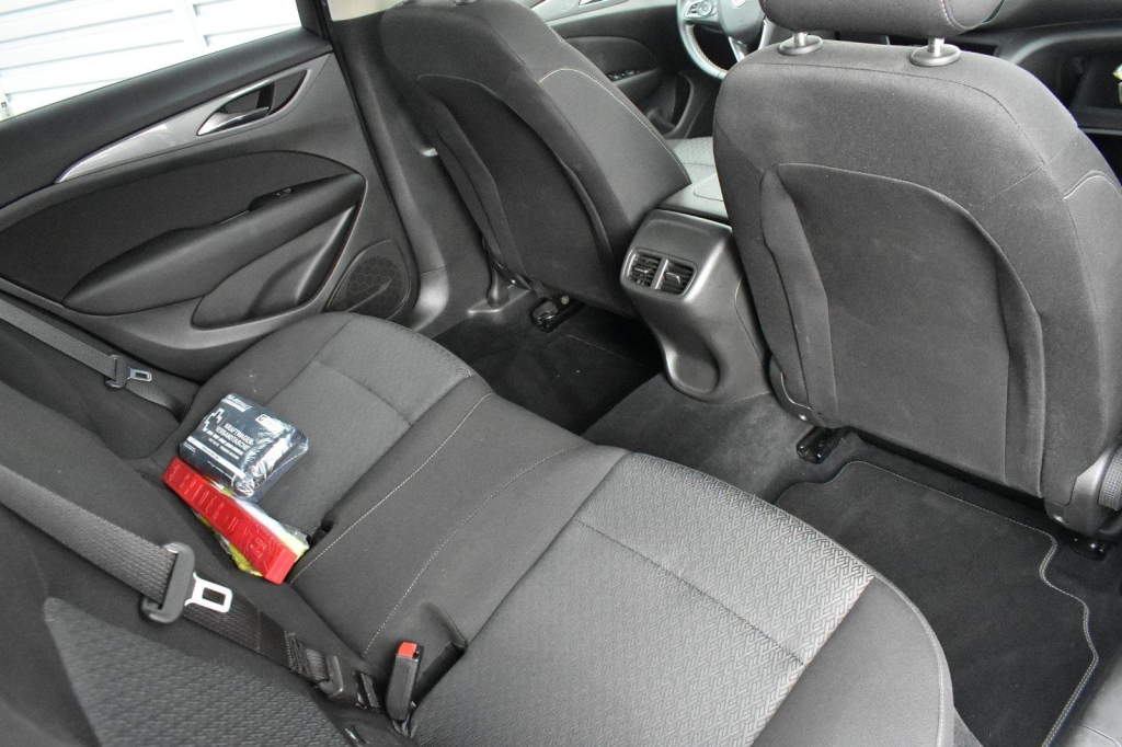 Opel Insignia Sports Tourer 2018 фото 1