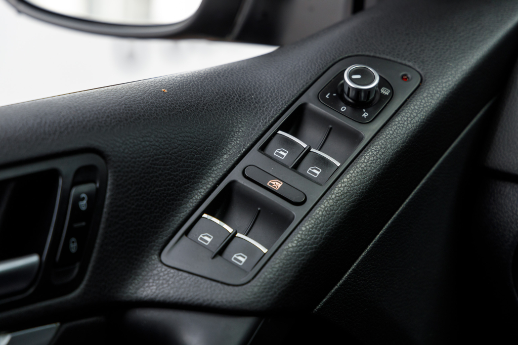 Volkswagen Tiguan S 2012 фото 12