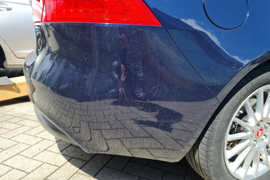 Jaguar XE 2017 photo 15