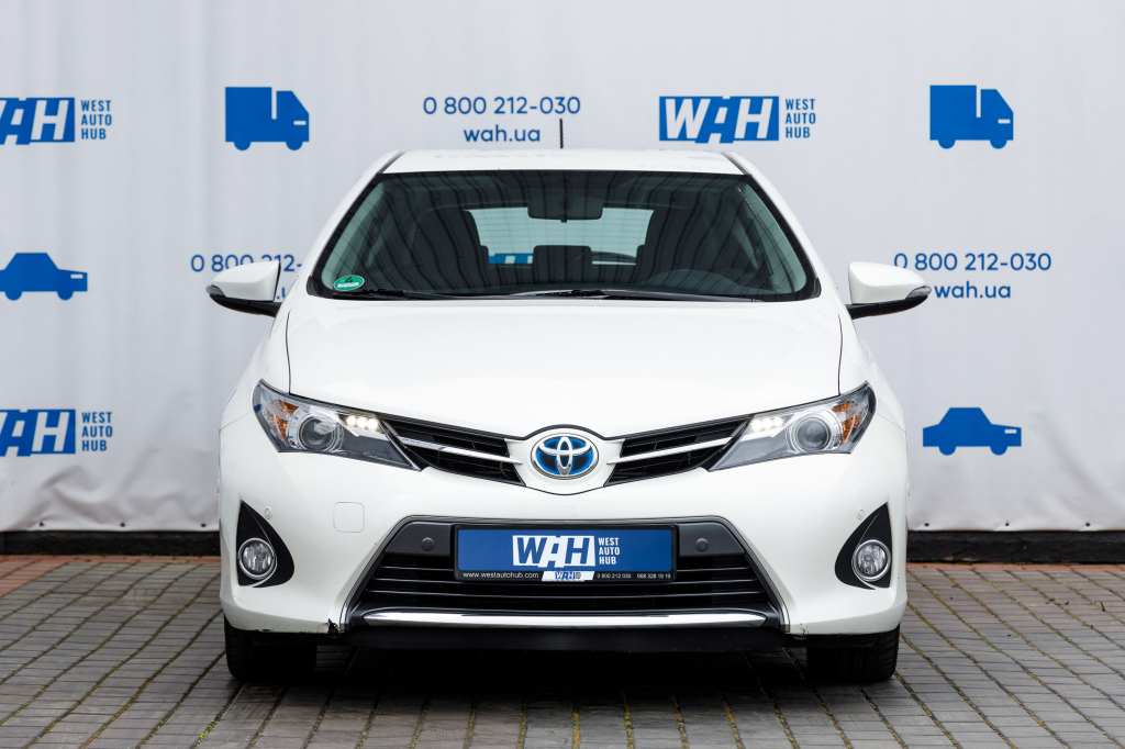 Toyota Auris Hybrid 2012 фото 1