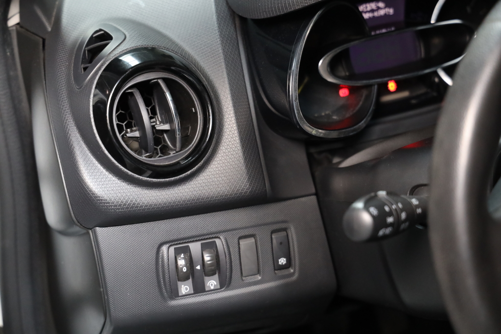 Renault Clio 2015 фото 15