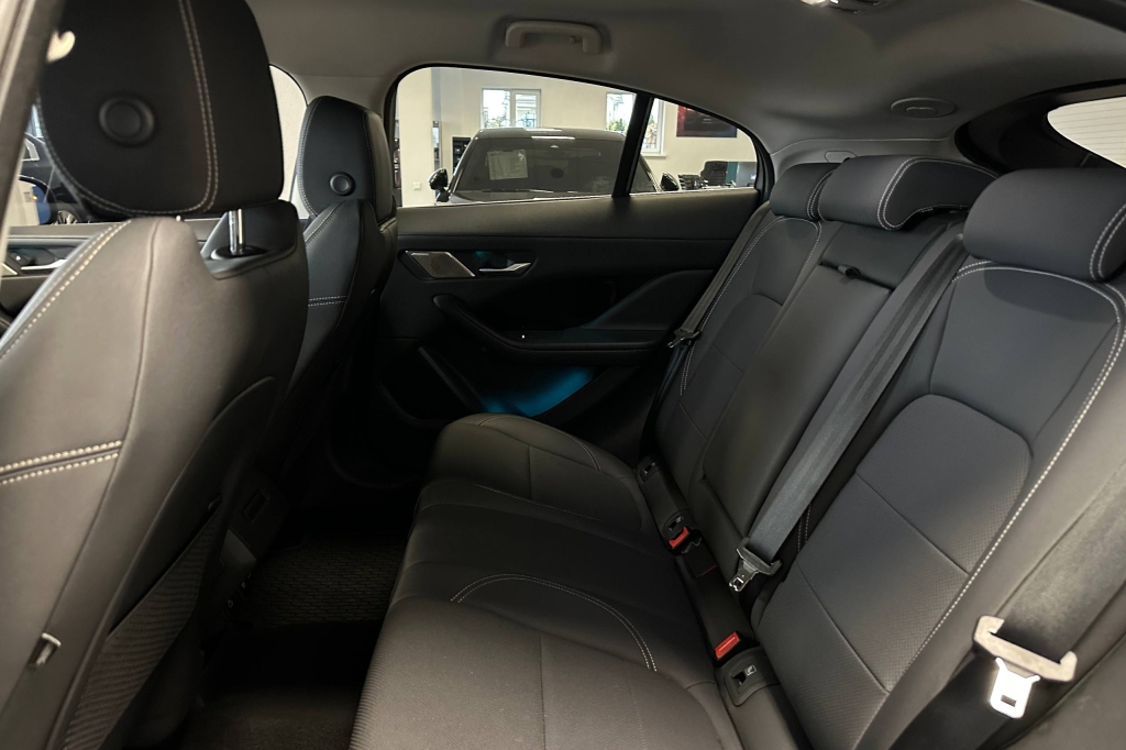Jaguar I-Pace EV400 2021 photo 16