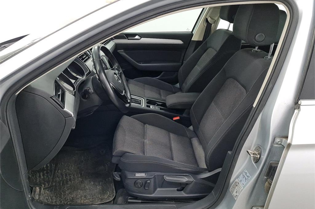 Volkswagen Passat Variant 2017 photo 1