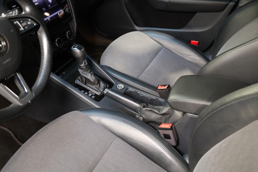 Skoda Octavia 2019 фото 11