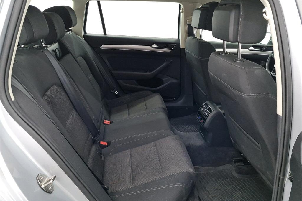 Volkswagen Passat Variant 2017 photo 4