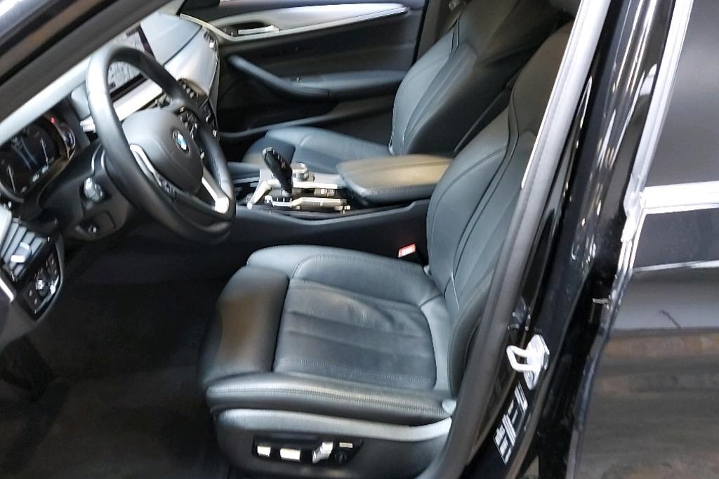 BMW 5er Touring 2019 фото 27