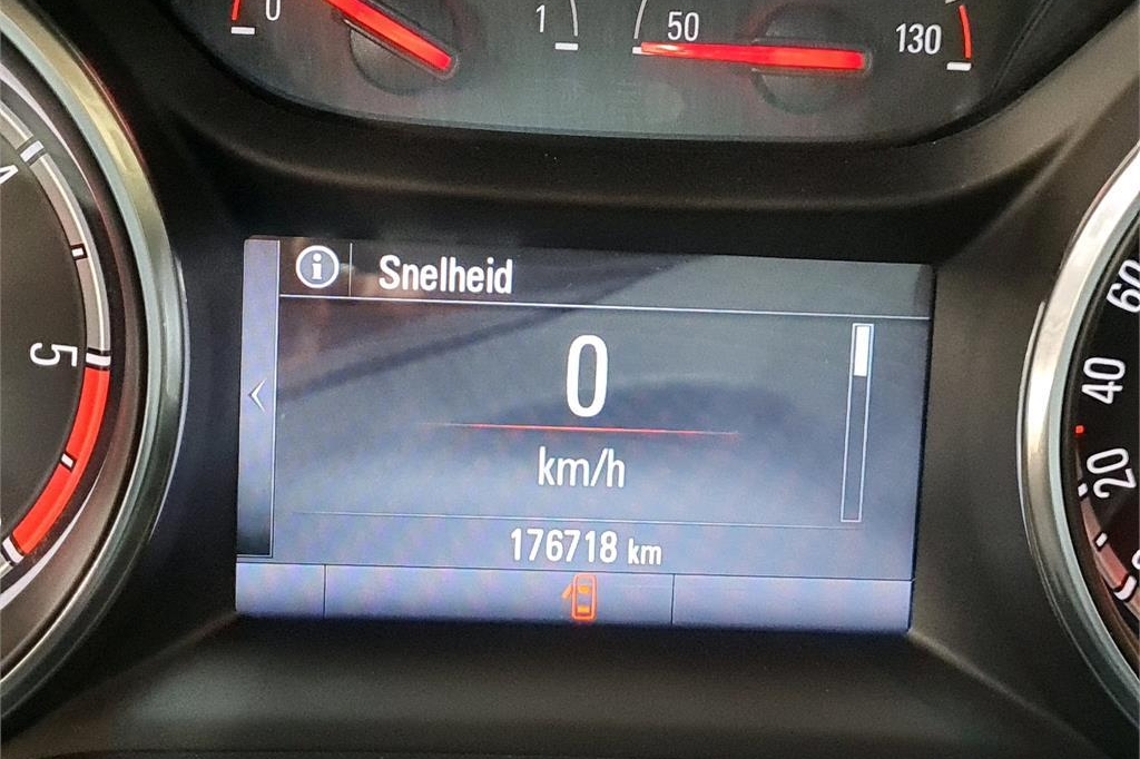 Opel Astra Sports Tourer 2016 фото 2