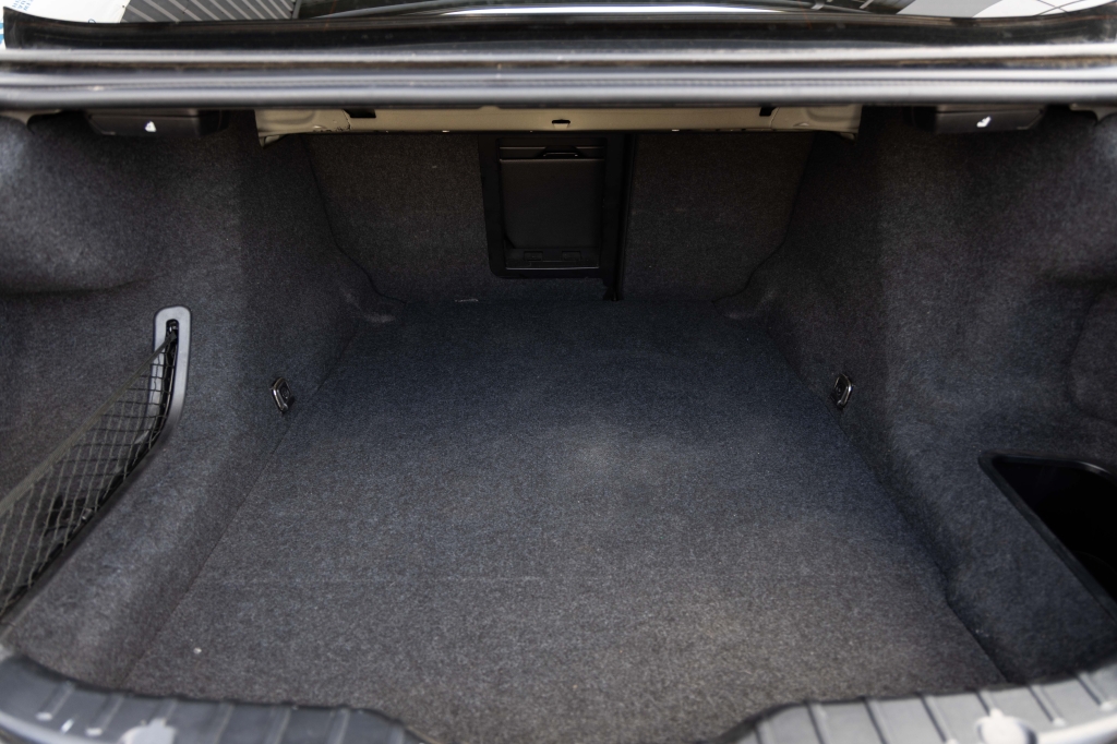 BMW 5 Series 2011 фото 34