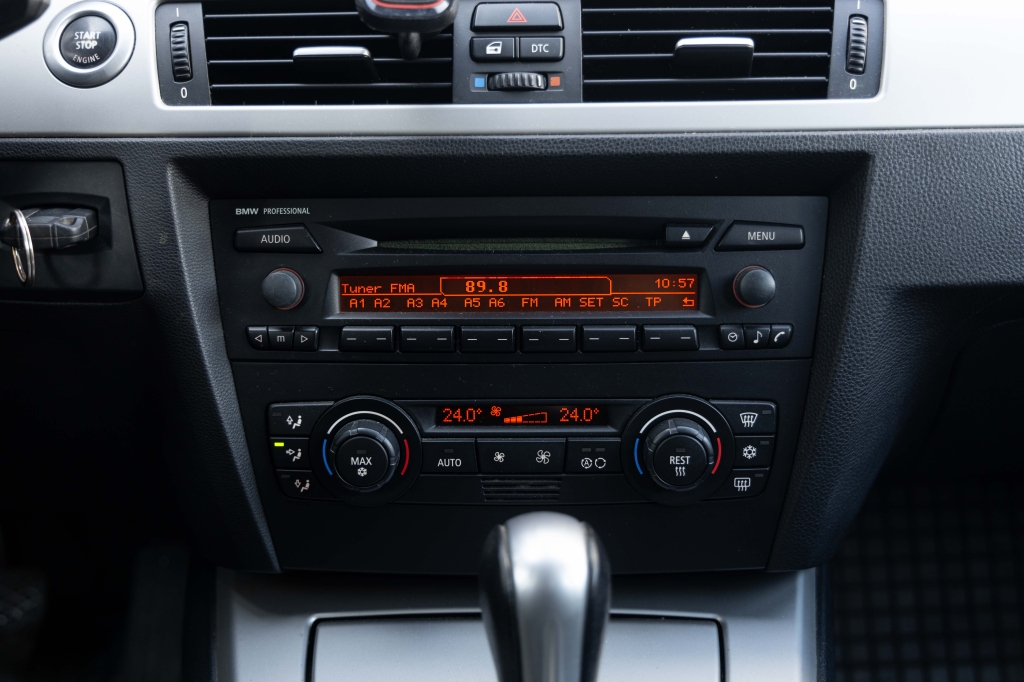 BMW 3 Series 2005 photo 21