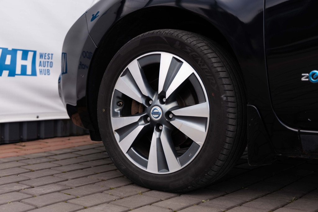 Nissan Leaf 2013 photo 11