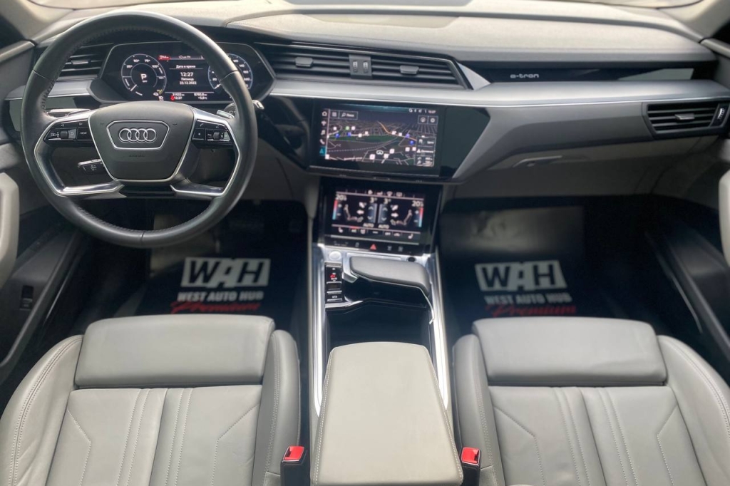 Audi e-tron 2019 фото 17