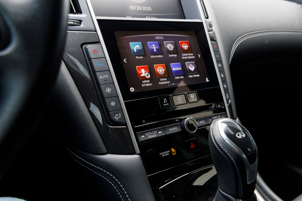 Infiniti Q50 photo 18