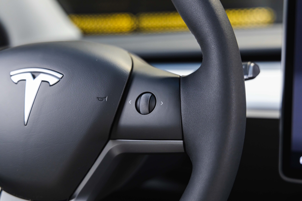 Tesla Model Y Long Range 2024 фото 22