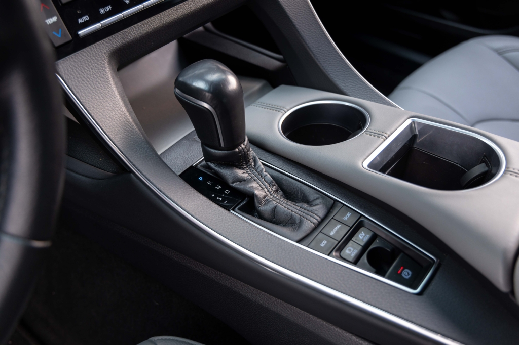 Toyota Avalon Hybrid 2020 фото 23