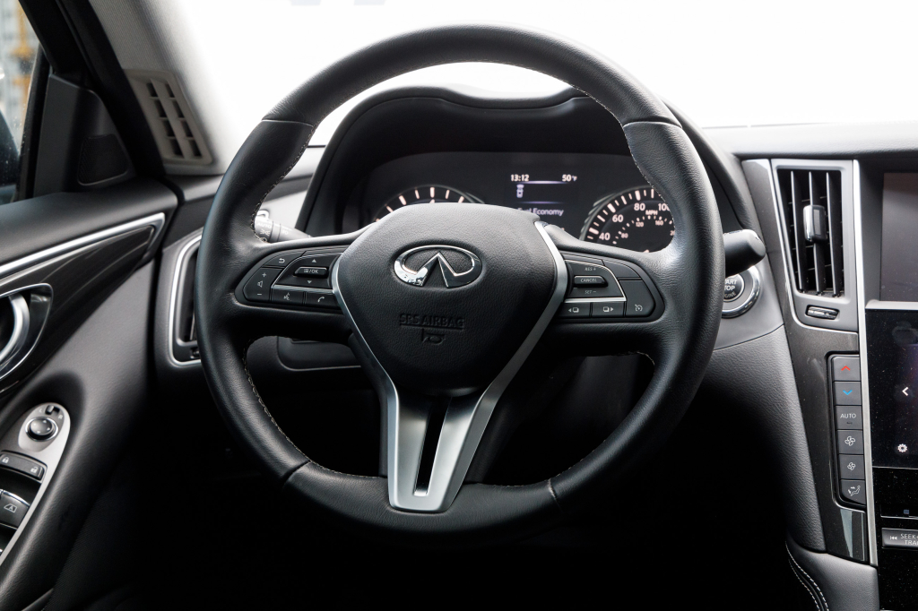 Infiniti Q50 photo 11
