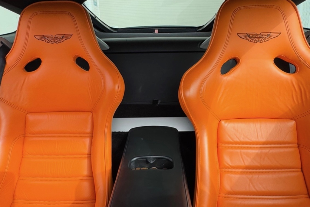 Aston Martin V8 Vantage 2006 фото 9