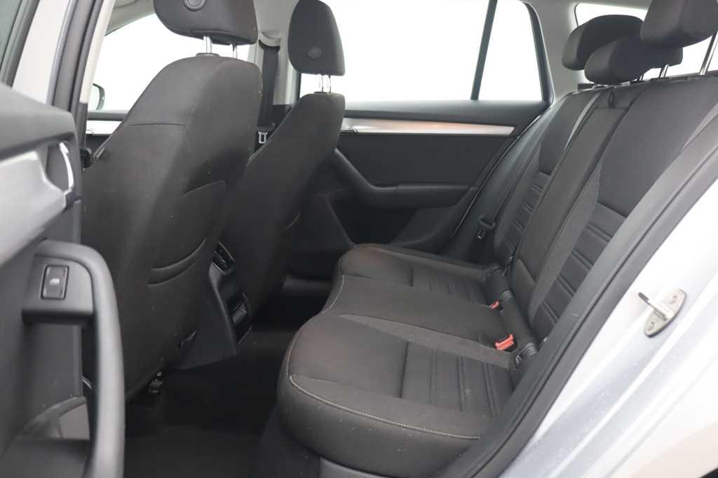 Skoda Octavia Combi 2017 photo 2
