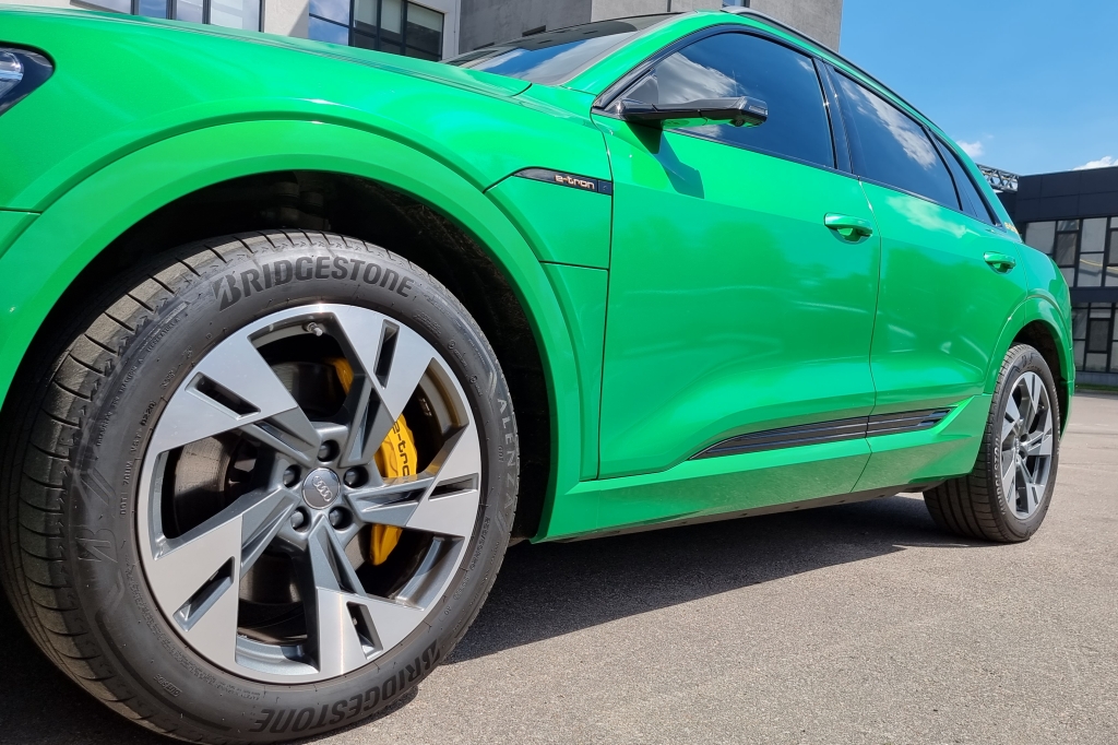 Audi e-tron 2020 фото 6