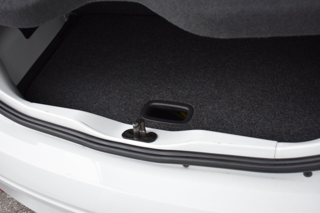 Volkswagen eUp! 2014 photo 14