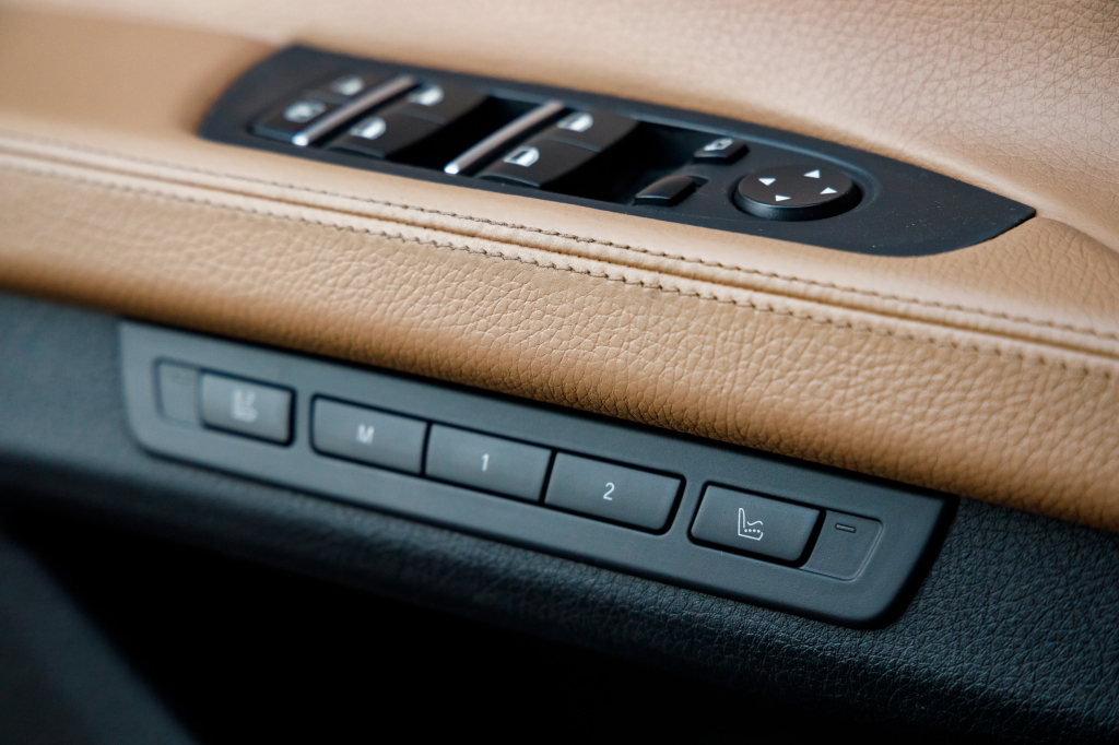 BMW 740 Li 2011 photo 12