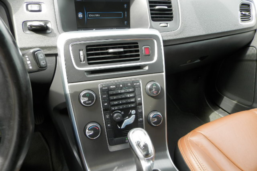 Volvo V60 2012 photo 27