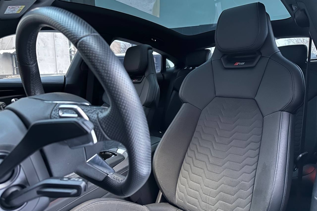 Audi RS e-tron GT 2021 фото 16