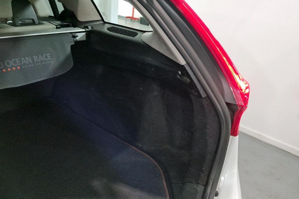 Volvo V60 2016 фото 18