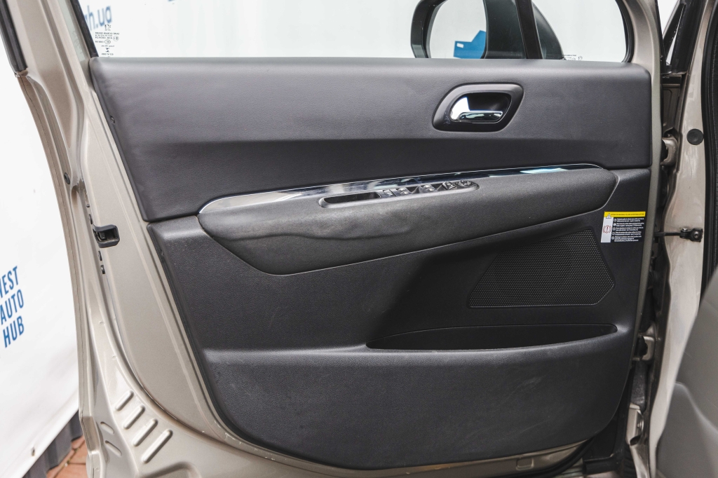 Peugeot 5008 2012 photo 15