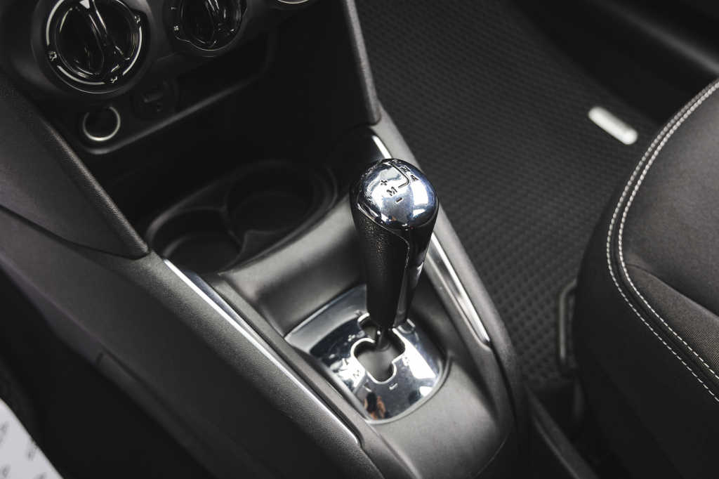 Peugeot 208 2017 фото 25