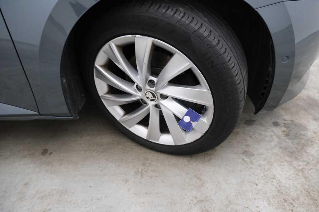 Skoda Superb Combi 2016 фото 112