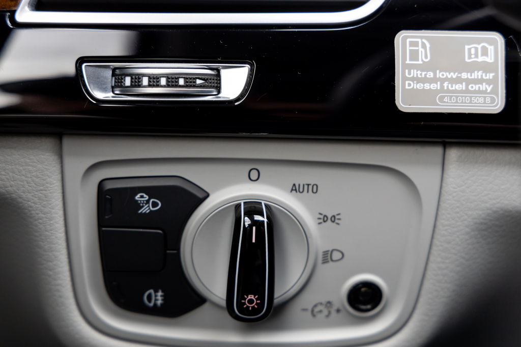 Audi A8 2014 фото 14