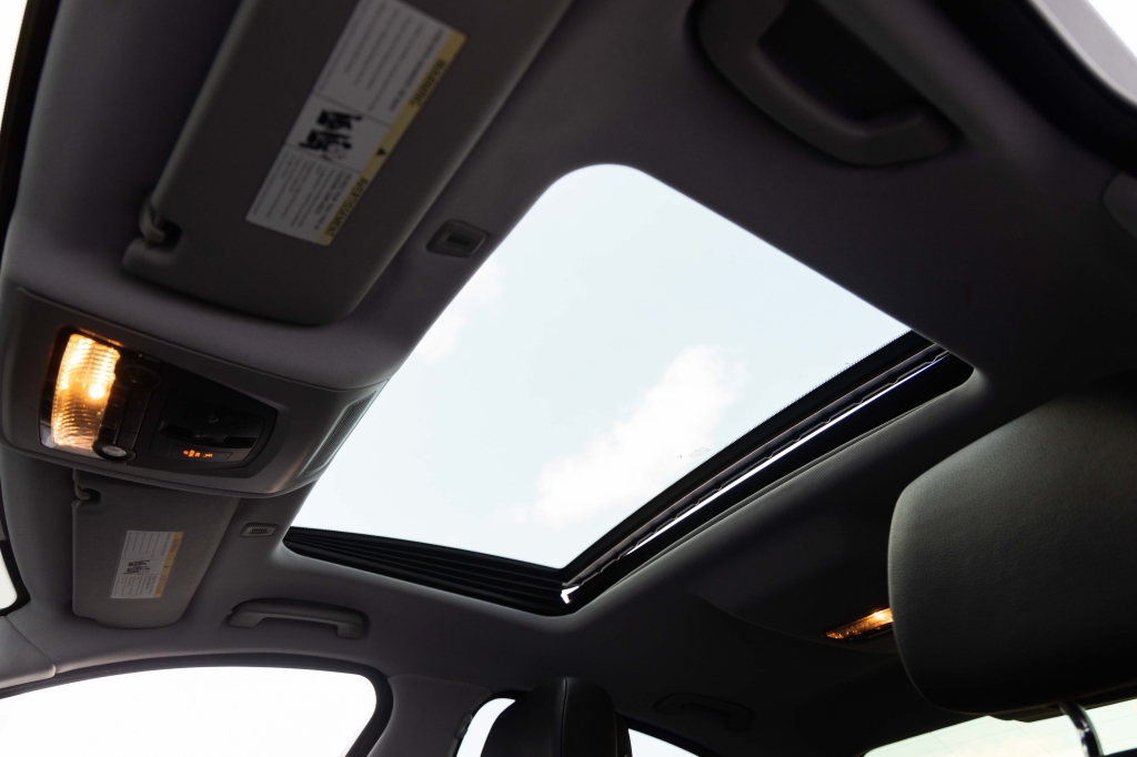 BMW 5 Series 2011 фото 29