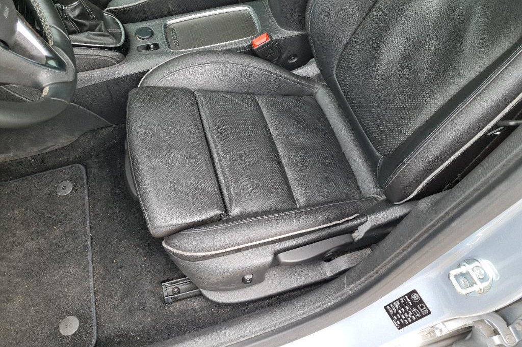 Opel Astra Sports Tourer 2016 фото 16