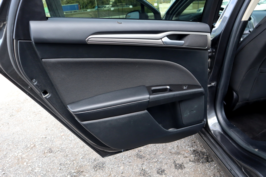 Ford Fusion 2016 photo 17