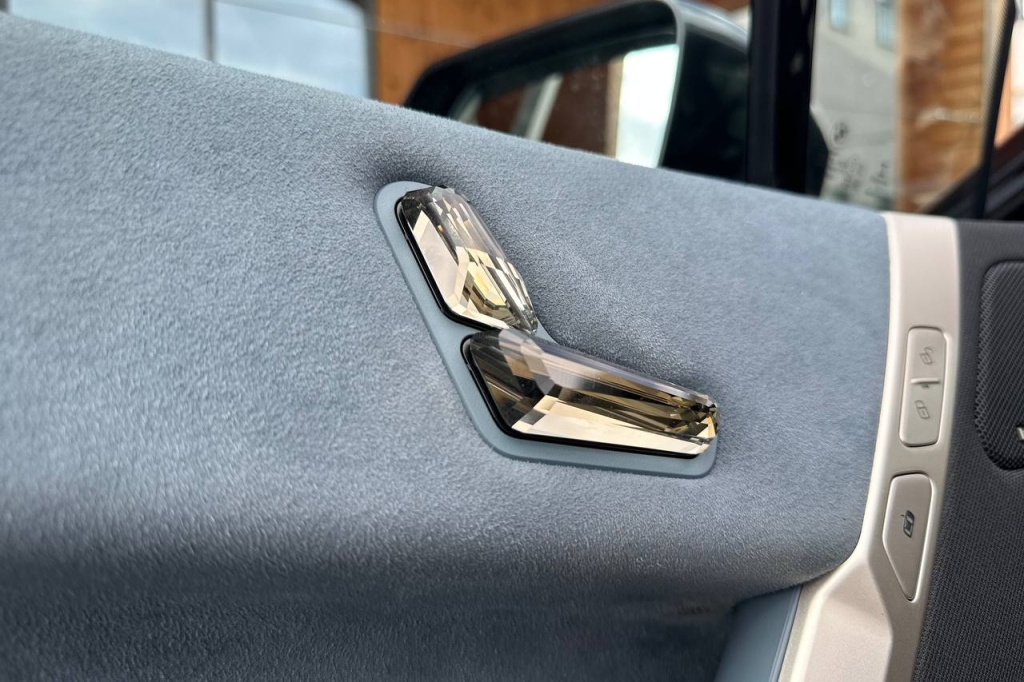 BMW iX 2021 photo 12