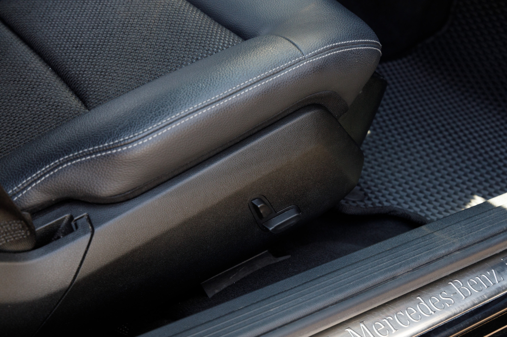 Mercedes-Benz  E220 2013 photo 19