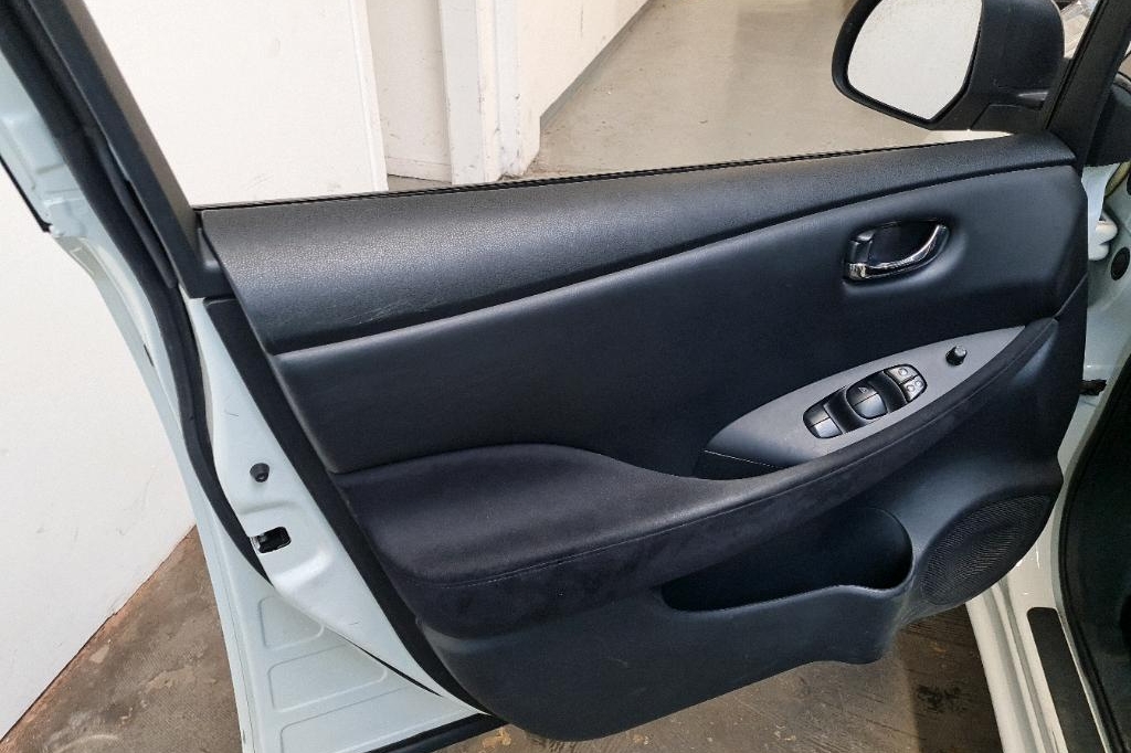 Nissan Leaf 2016 фото 38