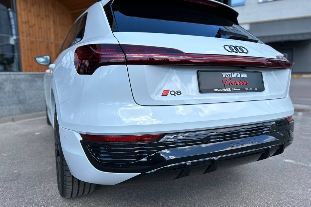 Audi Q8 e-tron 55 114 kWh Quattro S-line 2023 фото 6