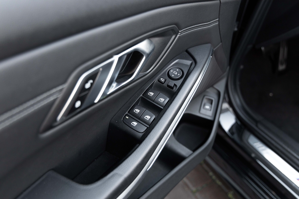 BMW 3 Series 320d 2019 фото 13