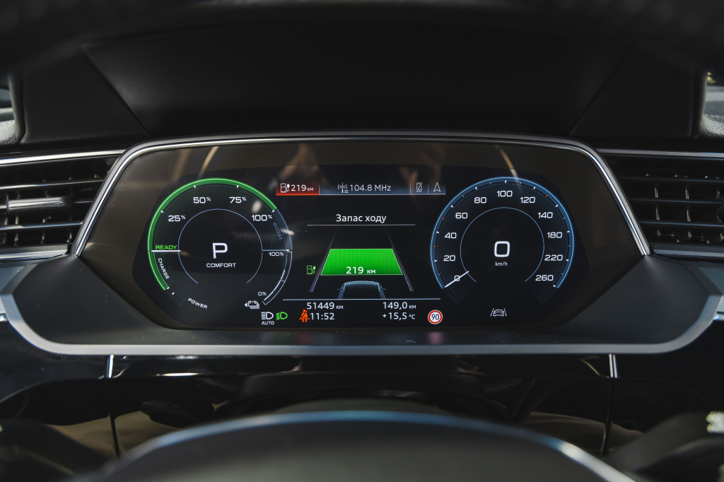 Audi e-tron 2020 фото 20