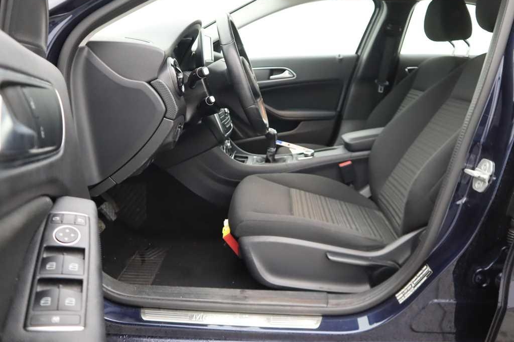 Mercedes-Benz A-Klasse 2017 photo 2