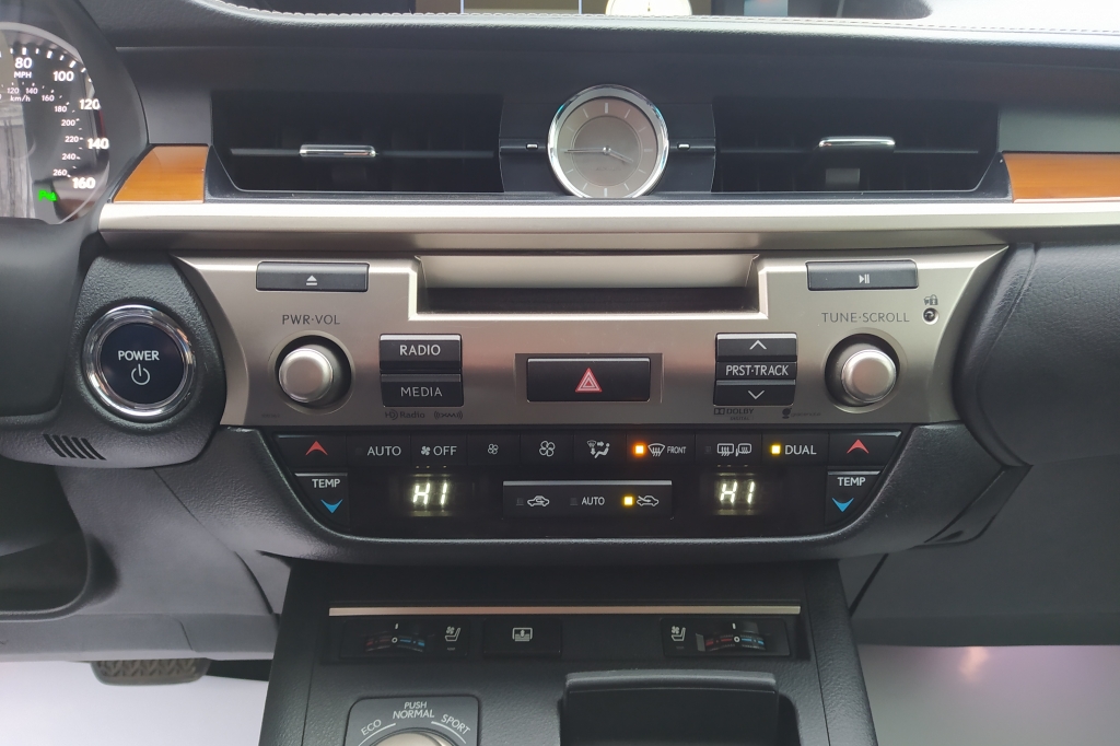 Lexus ES 300h HYBRID фото 22